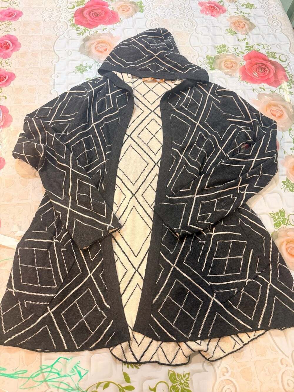 Belldine grey and White Geometric Diamond Pattern Hooded Cardigan Sweater